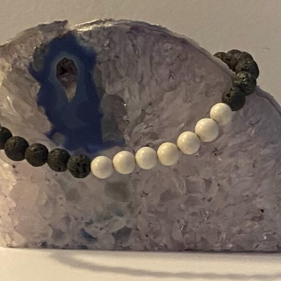 New White Jade essential oil bracelet NEW - Picture 2 of 4